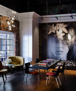 Hotel Zeppelin Mantel Bar